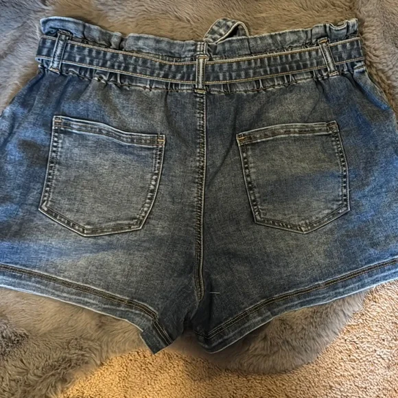 Maurices Denim Women's Shorts with Belt - Picture 5 of 9